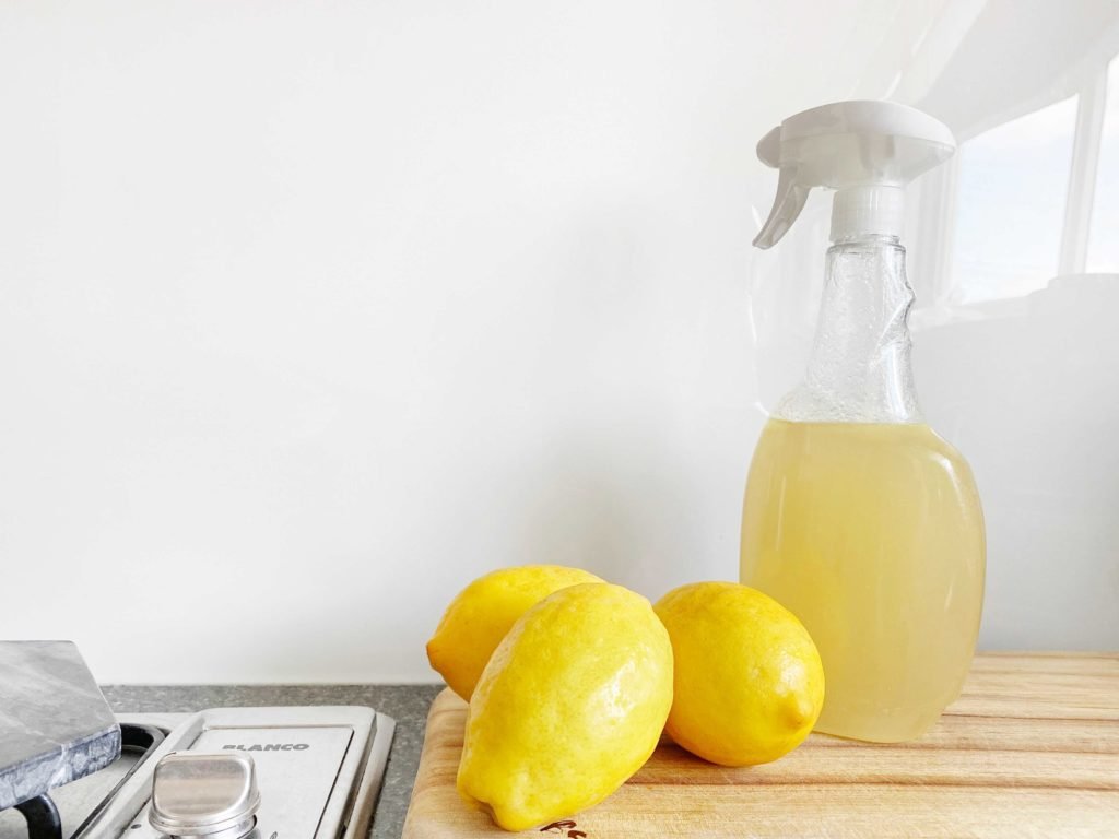lemon to clean bathroom